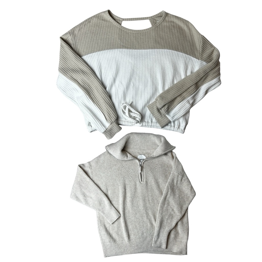 Bundle of Two Lightweight Longsleeve Sweaters – Hollister (S) & Aerie